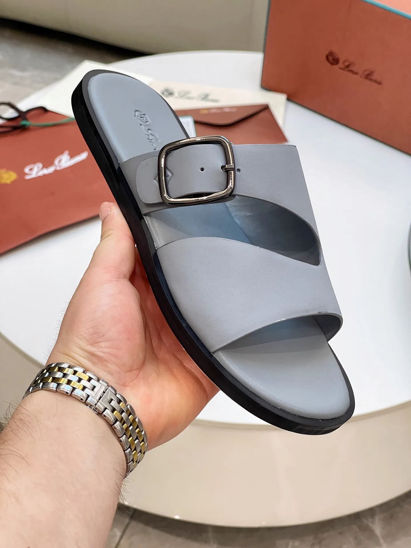 Men's shoes 💰420 Loro Piana, LP's popular spring and summer slippers are synchronized with the new counters, uppers are imported cowhide fabrics from Italy, high-quality splicing technology, soles: original soles specially provided by the original factory, exclusive molded soles are super comfortable, original factory orders, 🔍🔍high quality, you can go in and out of the counter at will, welcome to compare, code number 39-44 (order 38 45 46)